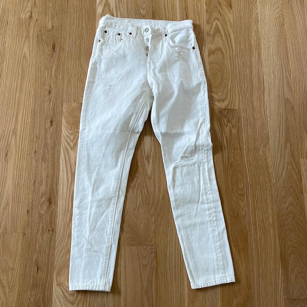 Levi’s 501 skinny white distressed jeans. Size: 25